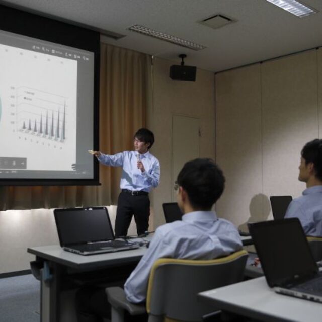 豊富な知識で保険のお悩みを徹底サポート